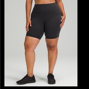 Lululemon wunder train biker shorts/ 8 inches/ size 6/ black camo